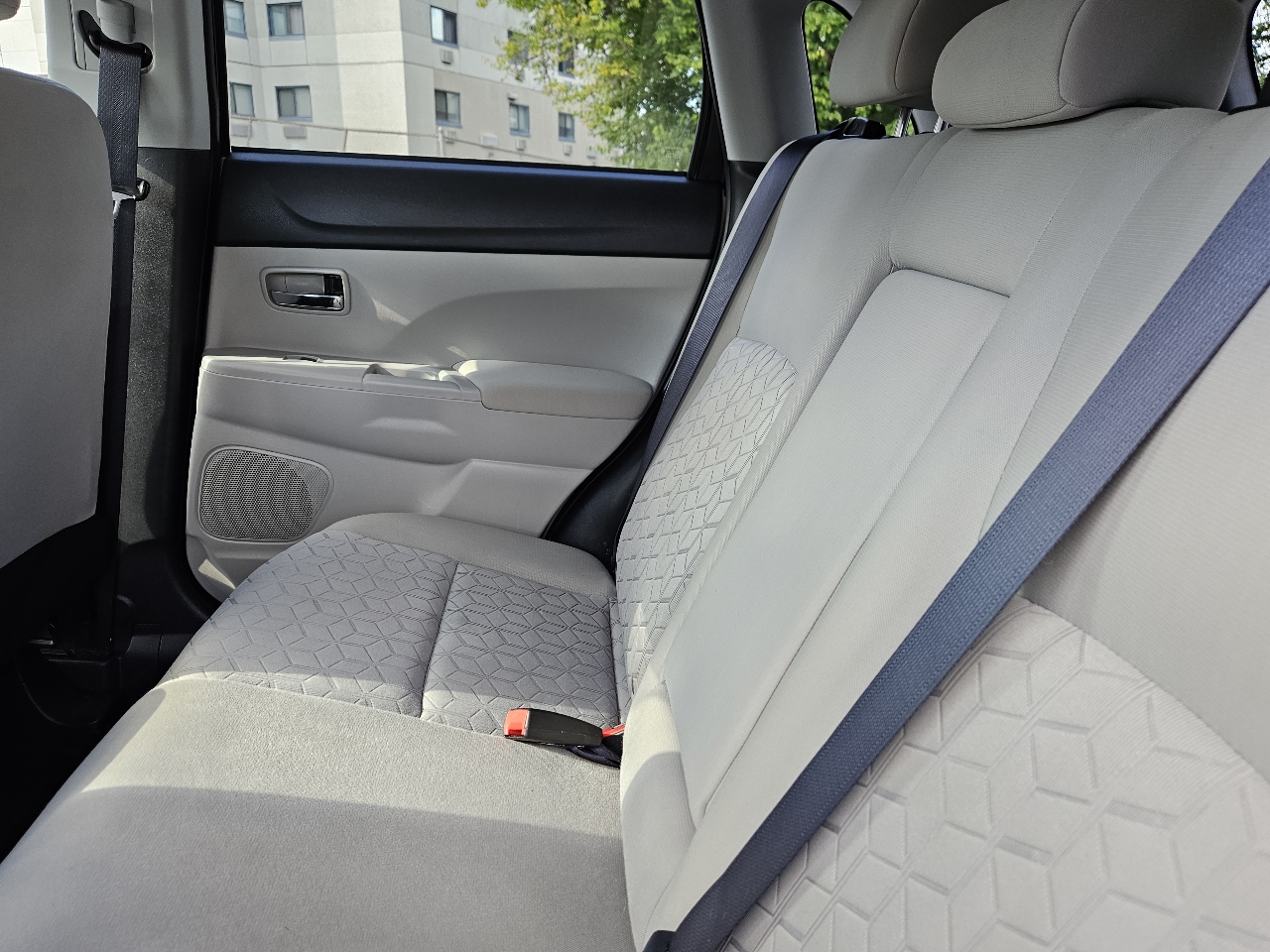 2020 Mitsubishi Outlander ES photo 16