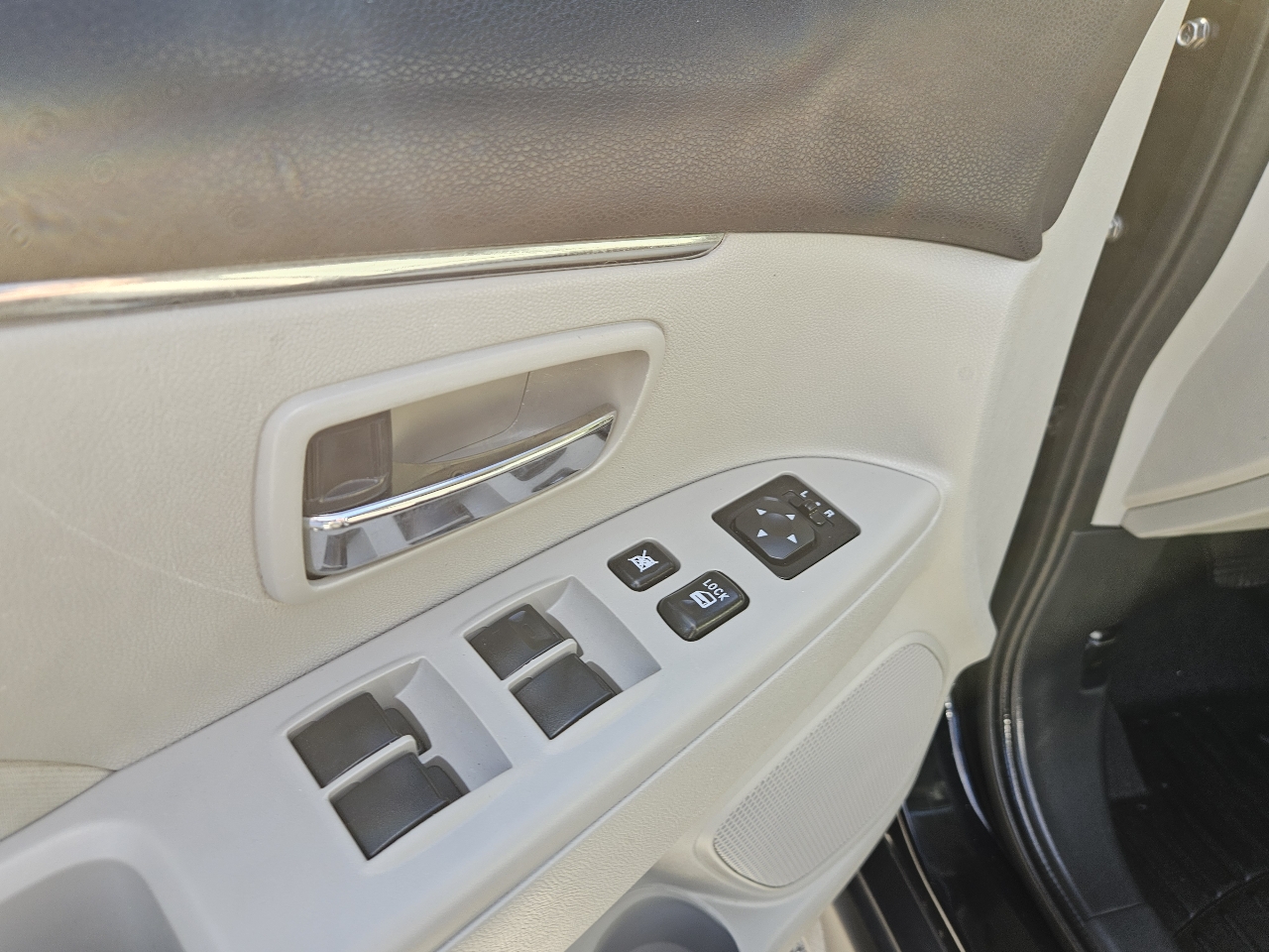 2020 Mitsubishi Outlander ES photo 7