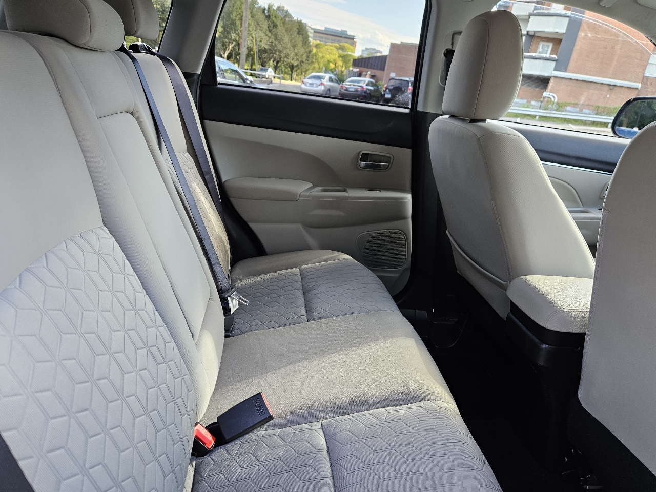 2020 Mitsubishi Outlander ES photo 15