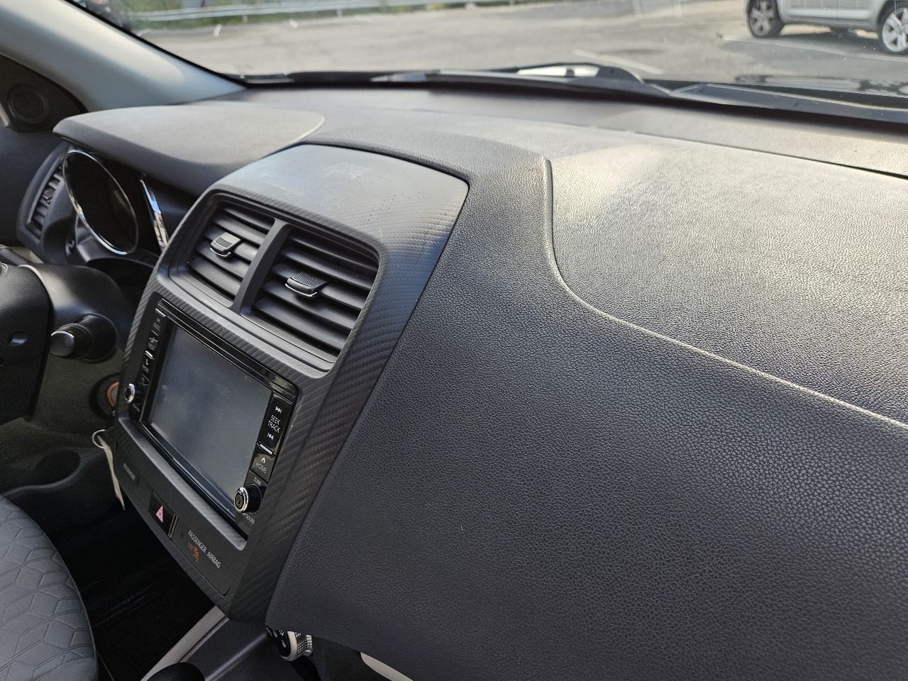2020 Mitsubishi Outlander ES photo 11