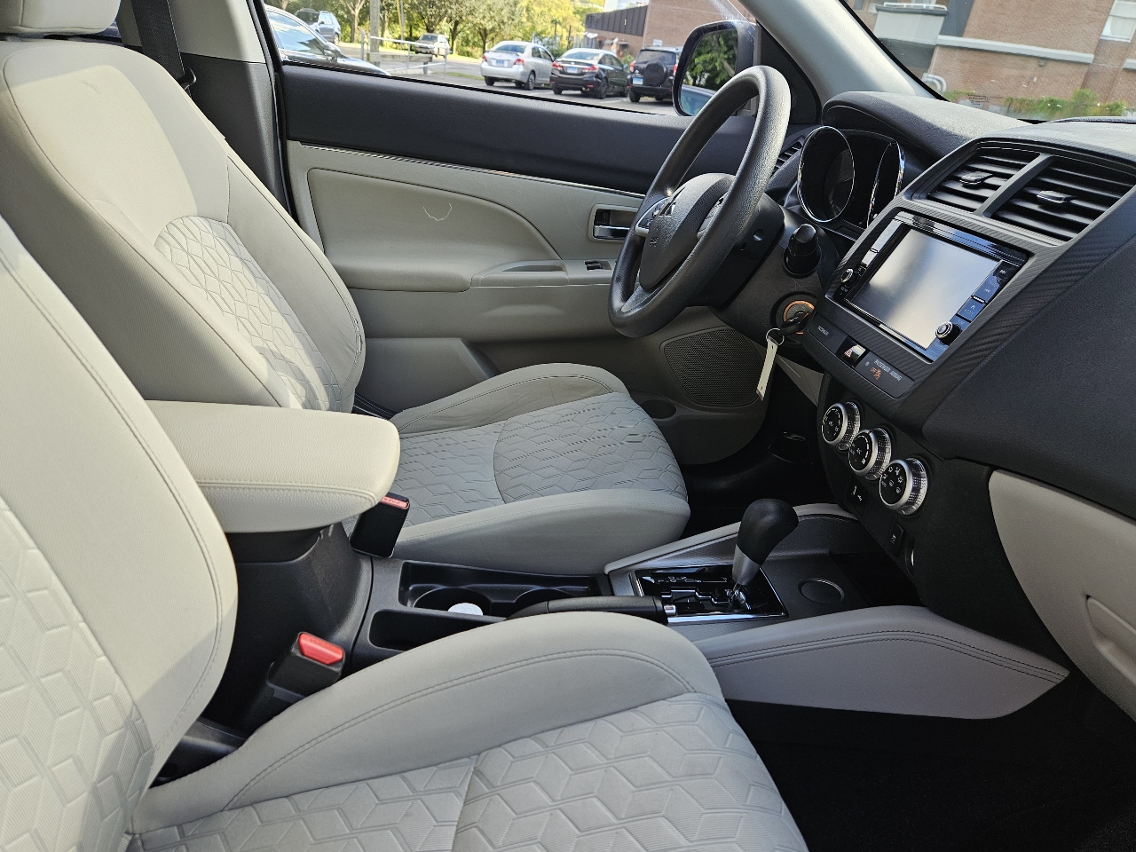 2020 Mitsubishi Outlander ES photo 14