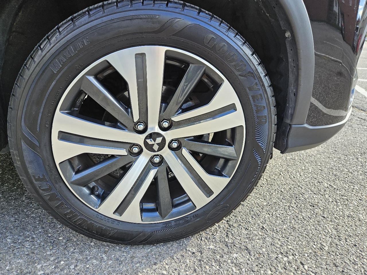 2020 Mitsubishi Outlander ES photo 21