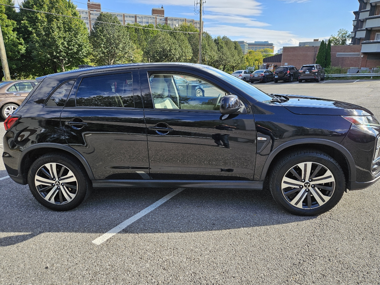 2020 Mitsubishi Outlander ES photo 4