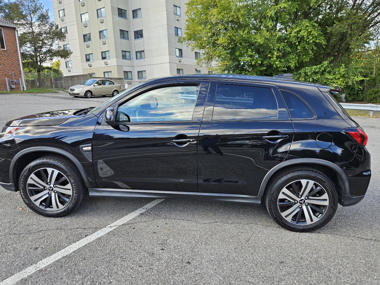 2020 Mitsubishi Outlander ES photo 5