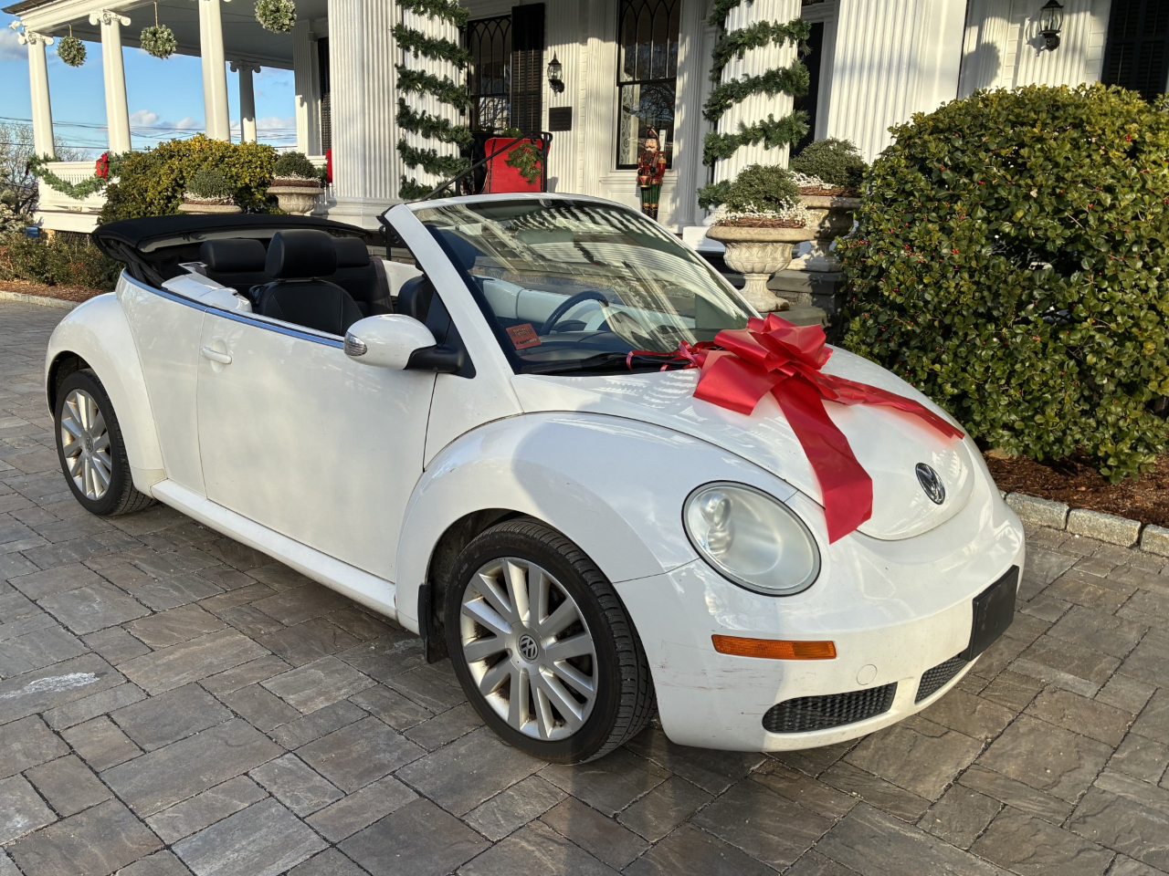 Volkswagen New Beetle 2.5L PZEV Convertible 2010