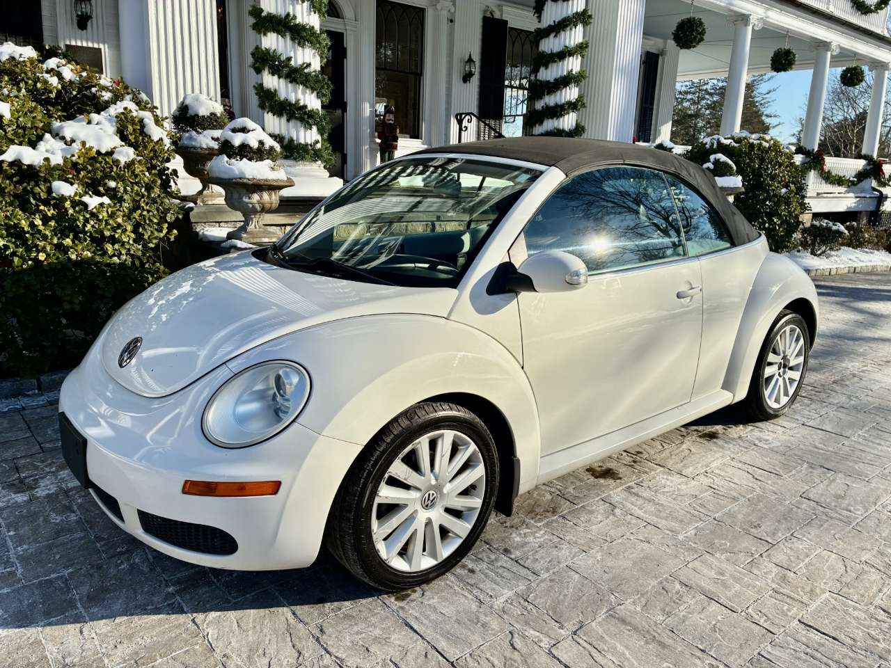 Volkswagen New Beetle 2.5L PZEV Convertible 2010