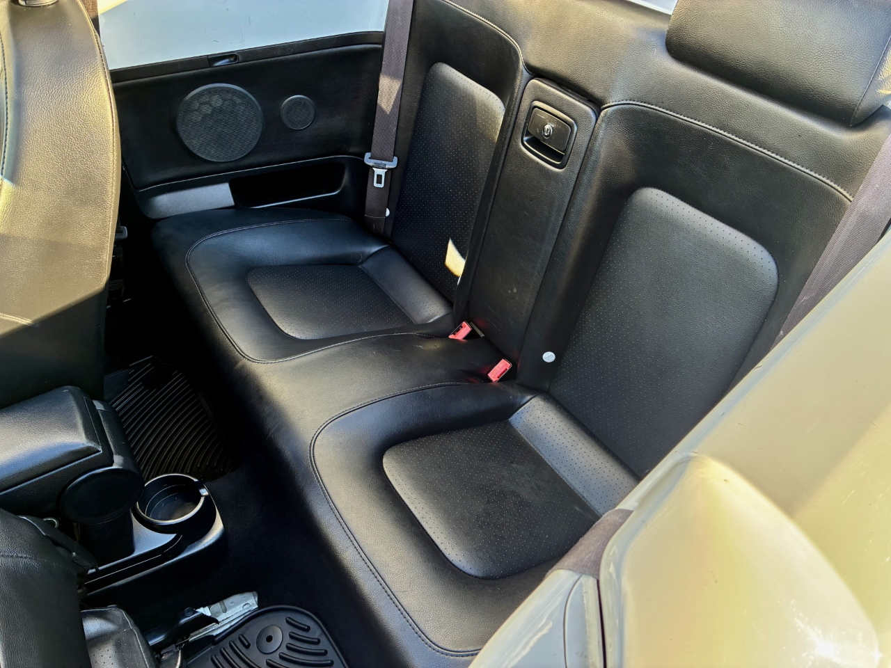 Volkswagen New Beetle 2.5L PZEV Convertible 2010