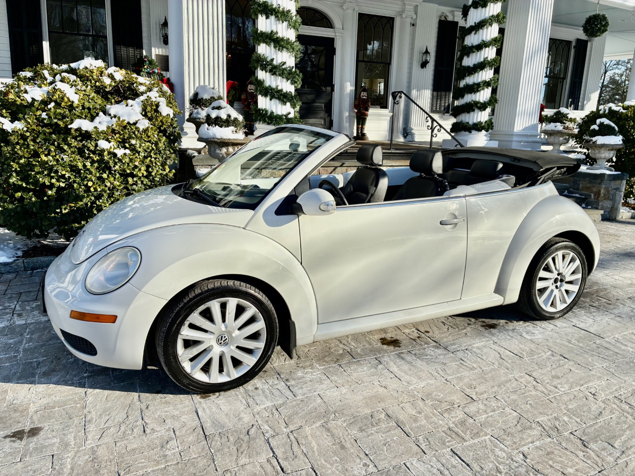 Volkswagen New Beetle 2.5L PZEV Convertible 2010