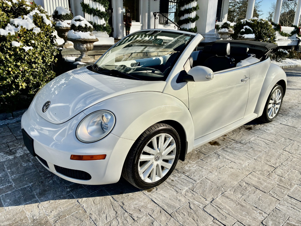 Volkswagen New Beetle 2.5L PZEV Convertible 2010