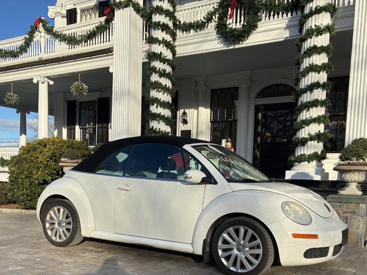 Volkswagen New Beetle 2.5L PZEV Convertible 2010