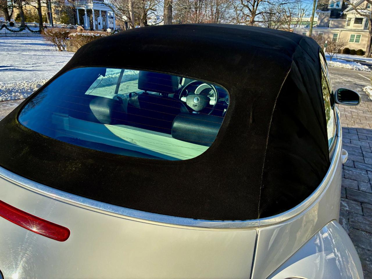 Volkswagen New Beetle 2.5L PZEV Convertible 2010