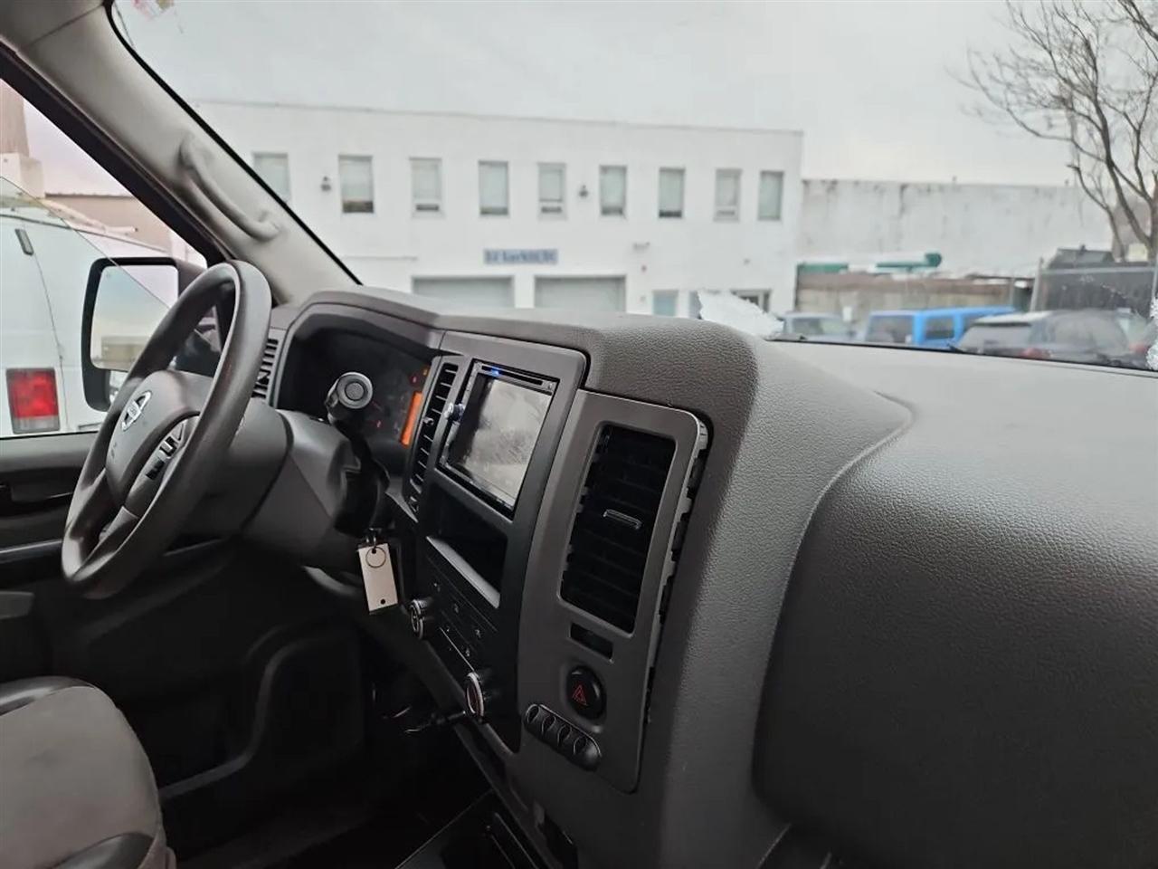 Nissan NV Cargo 2500 HD S V8 High Roof 2017