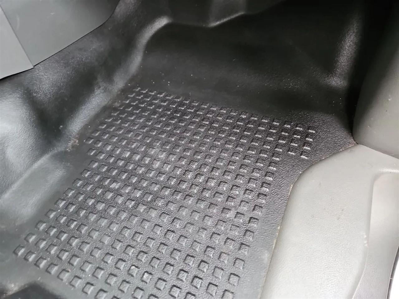 Nissan NV Cargo 2500 HD S V8 High Roof 2017