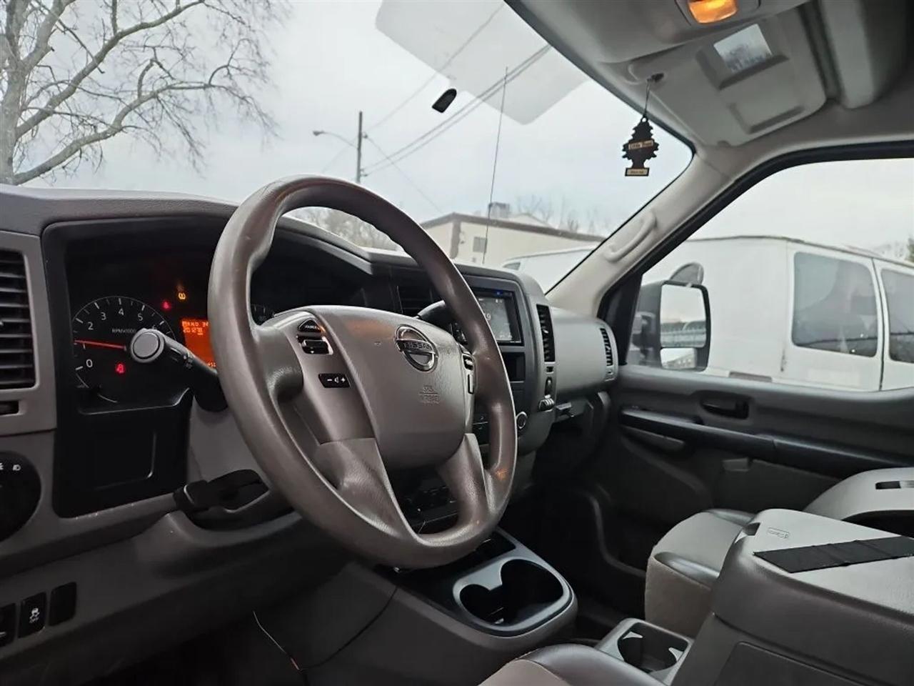 Nissan NV Cargo 2500 HD S V8 High Roof 2017