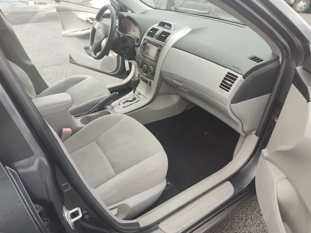 Toyota Corolla LE 4-Speed AT 2013