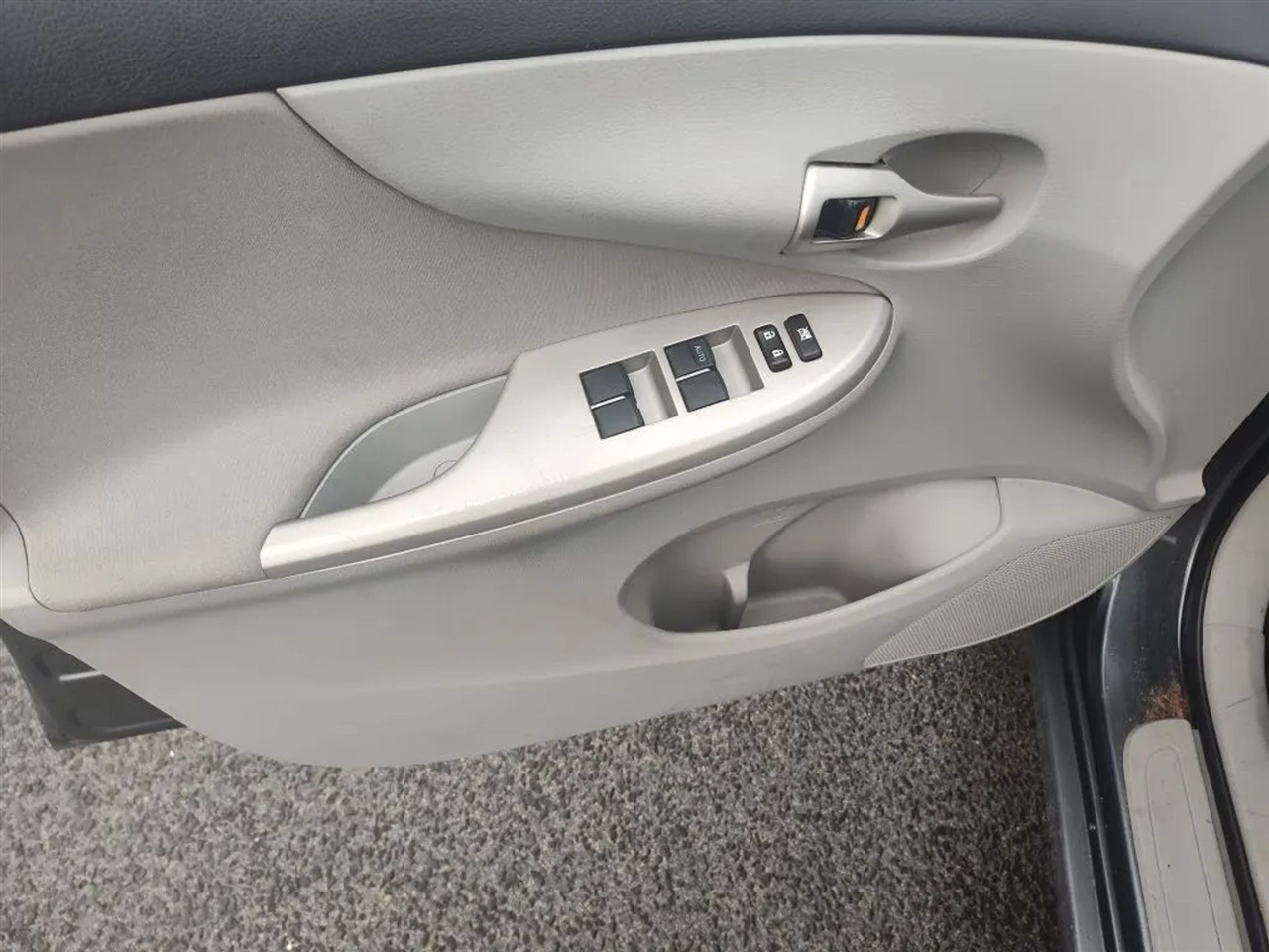 Toyota Corolla LE 4-Speed AT 2013