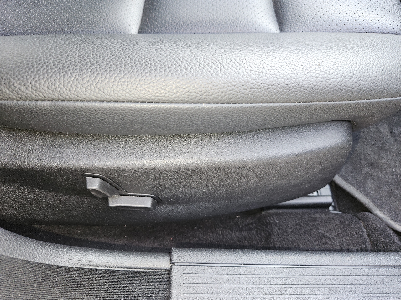 Mercedes-Benz C-Class C300 4MATIC Luxury Sedan 2012