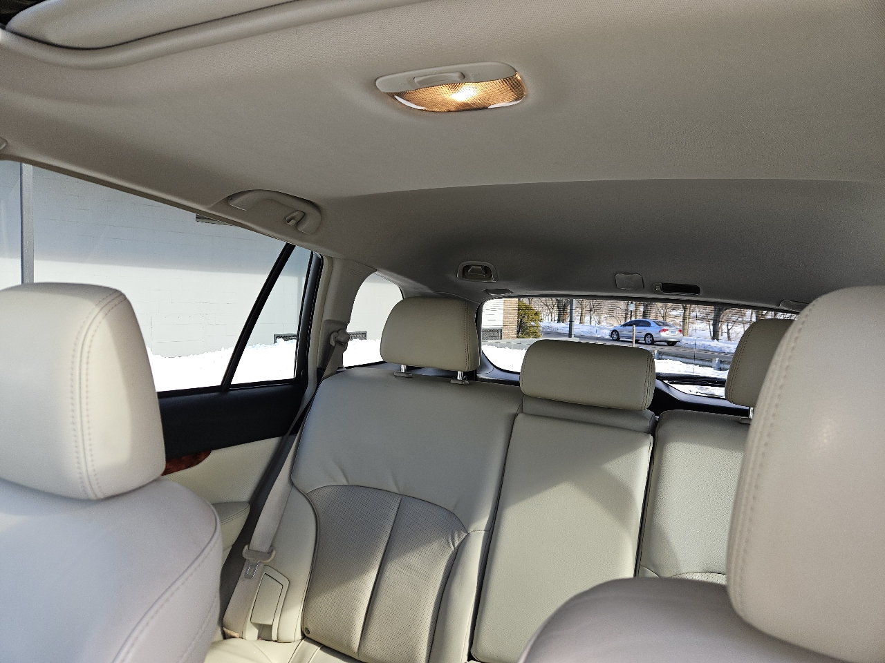 Subaru Outback 2.5i Limited 2011