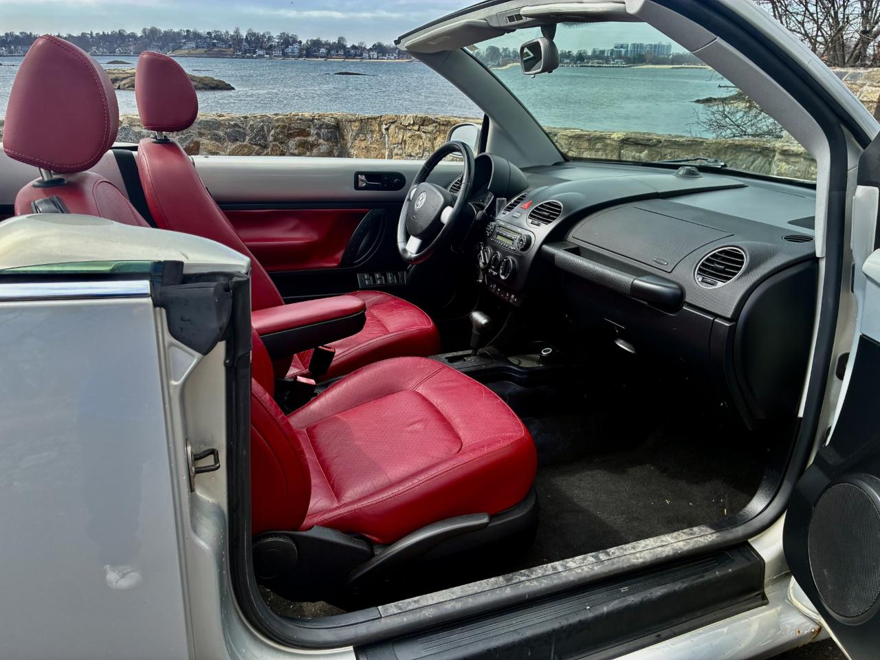 Volkswagen New Beetle S PZEV Convertible 2009