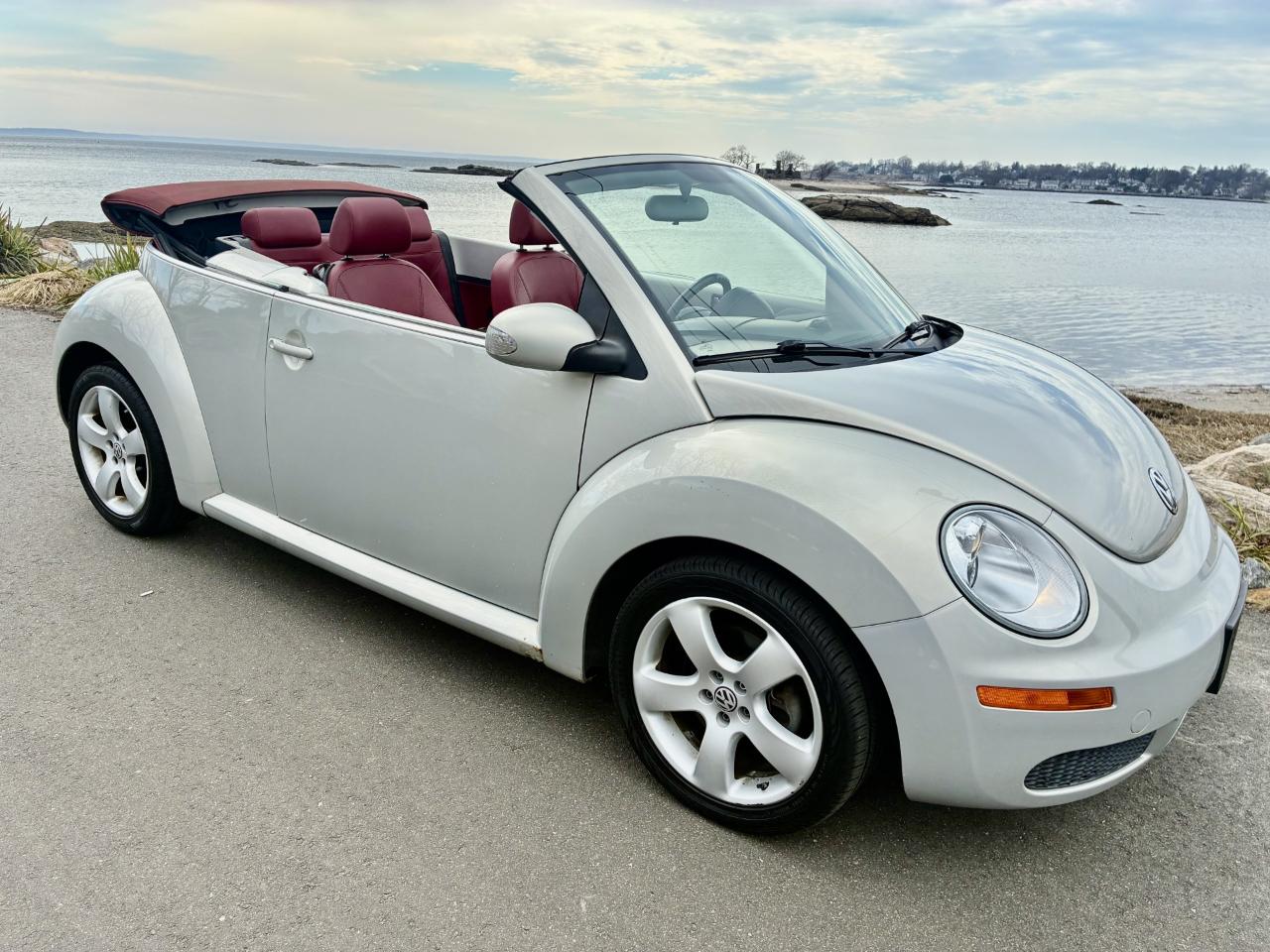 Volkswagen New Beetle S PZEV Convertible 2009