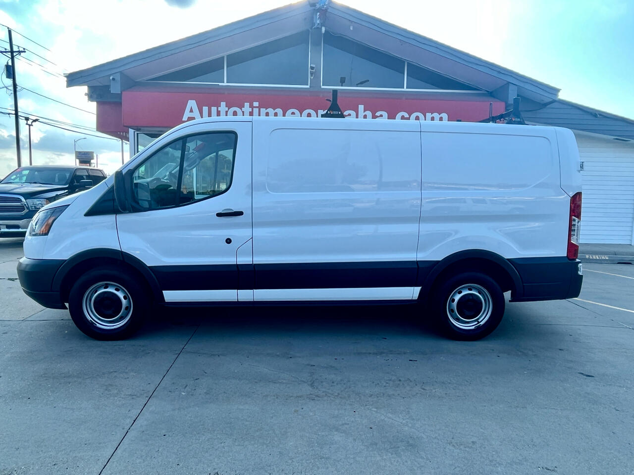 2018 Ford Transit 150 Van Low Roof w/Sliding Pass. 130-in. WB