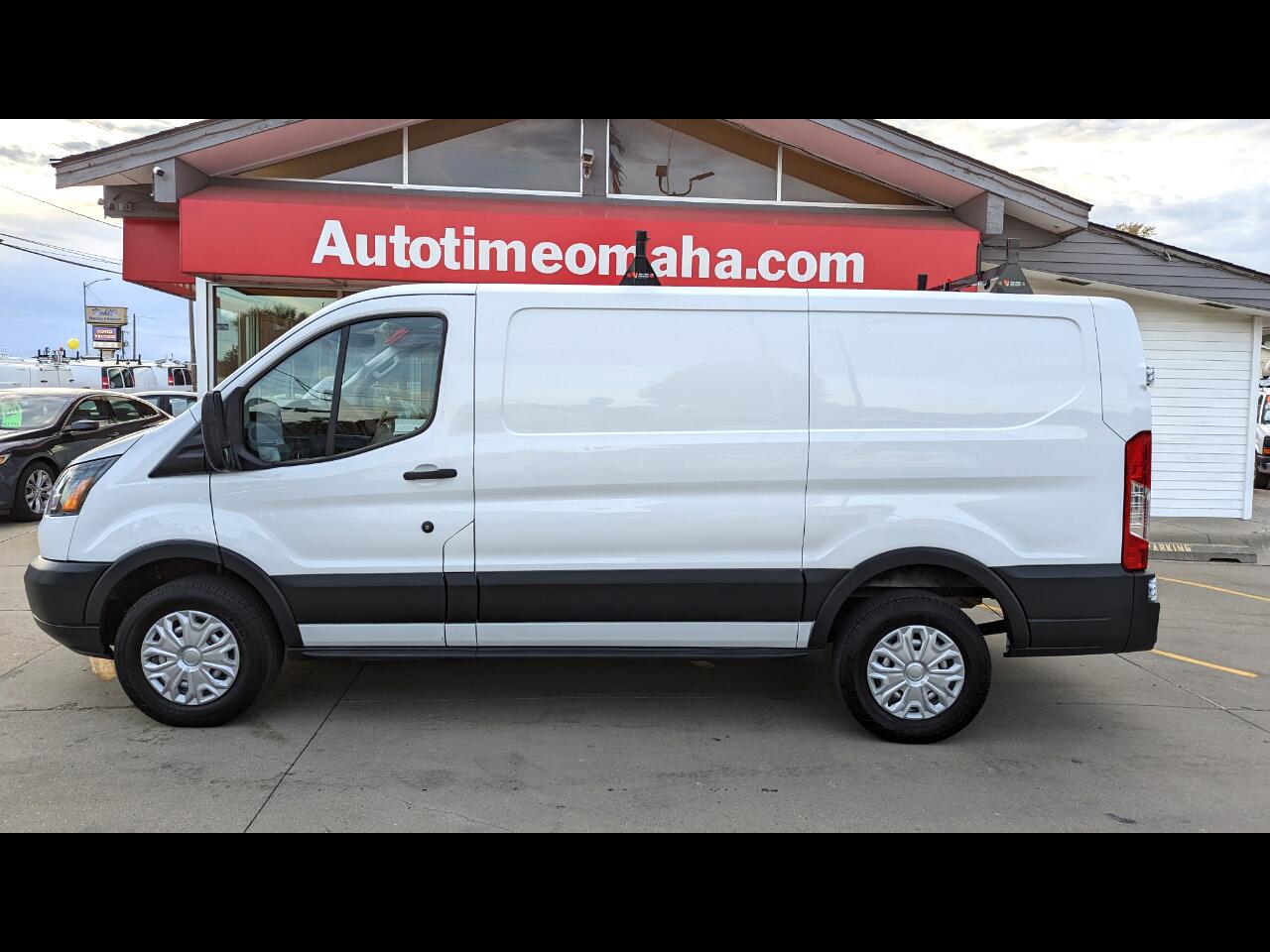 2018 Ford Transit T-250 130'' Low Roof