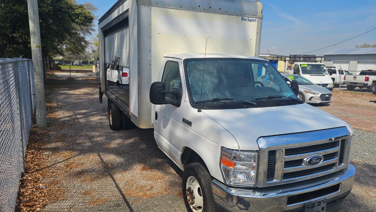 Ford Econoline E-450 2022