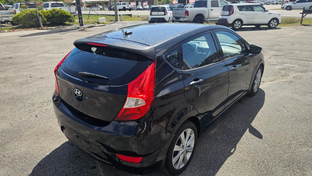 Hyundai Accent SE 5-Door 2014