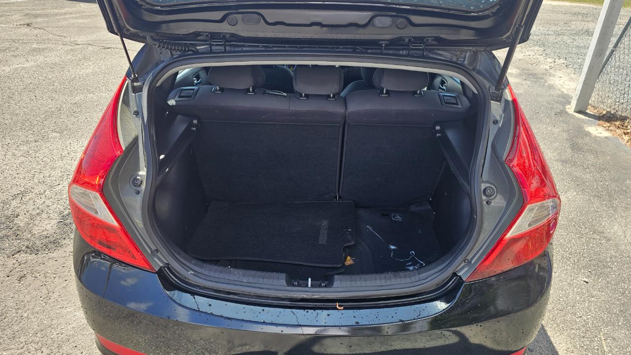 Hyundai Accent SE 5-Door 2014