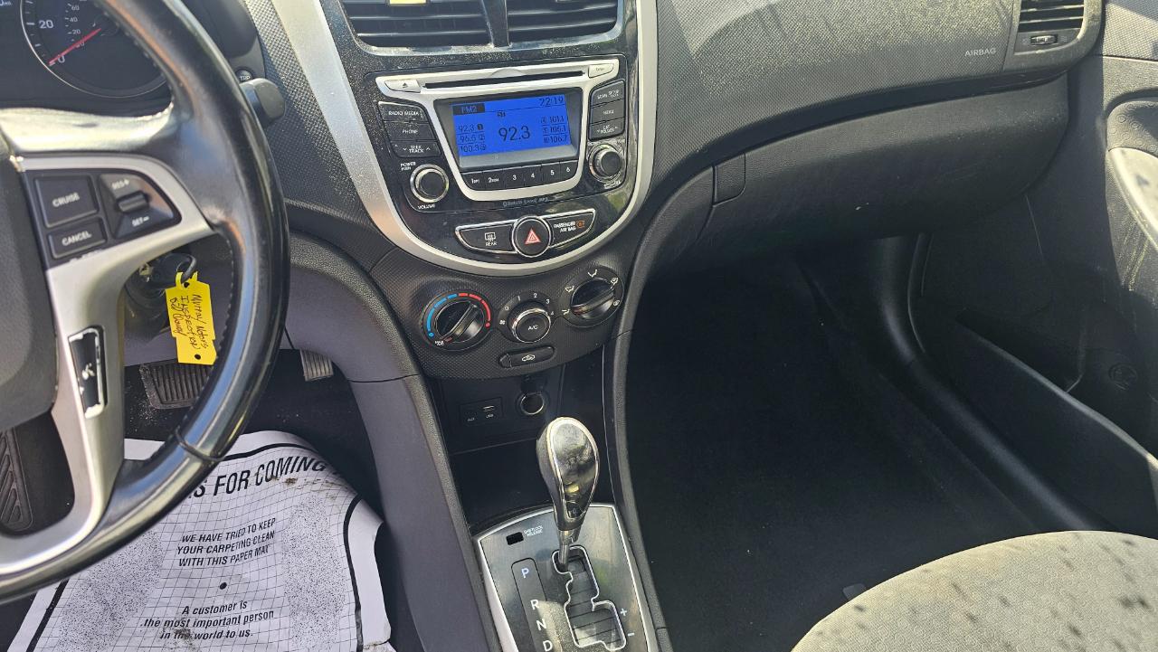 Hyundai Accent SE 5-Door 2014