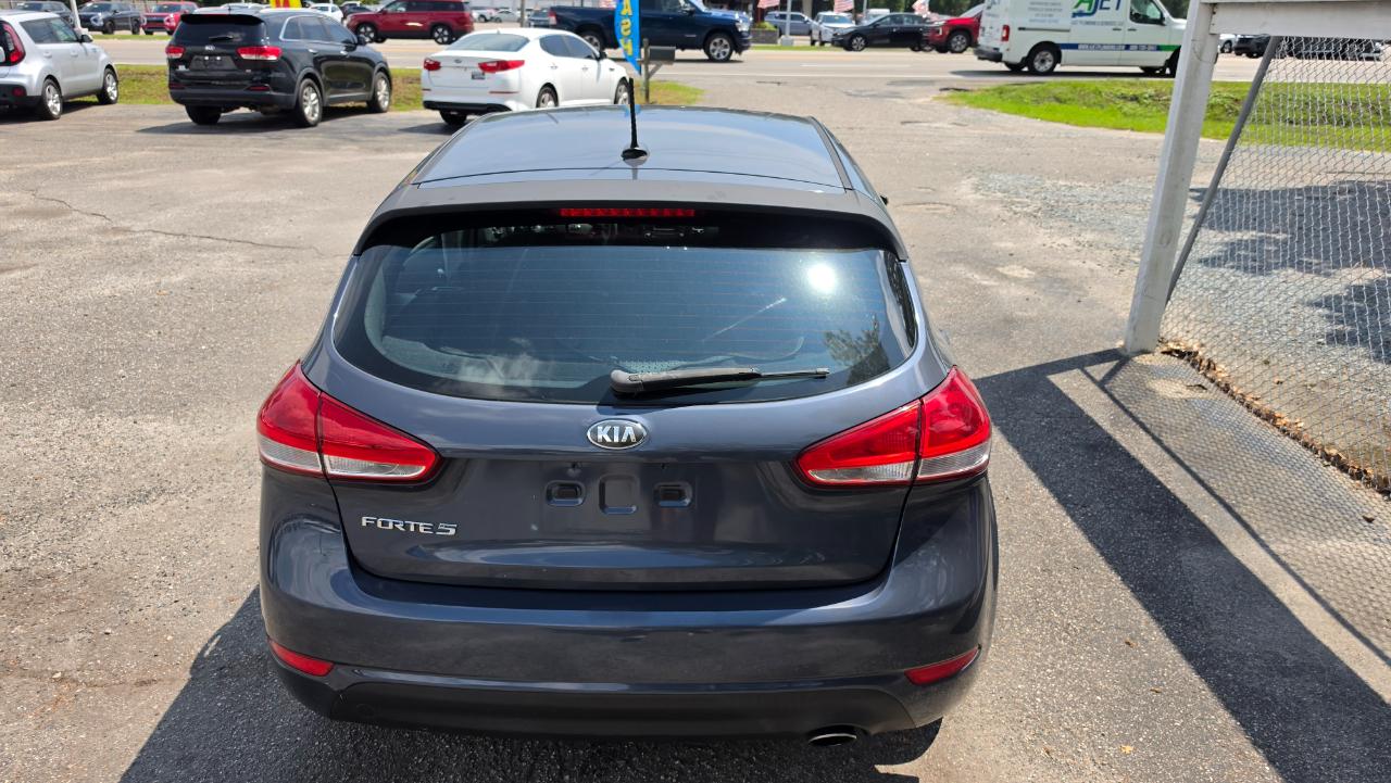 Kia Forte 5-Door LX 2016