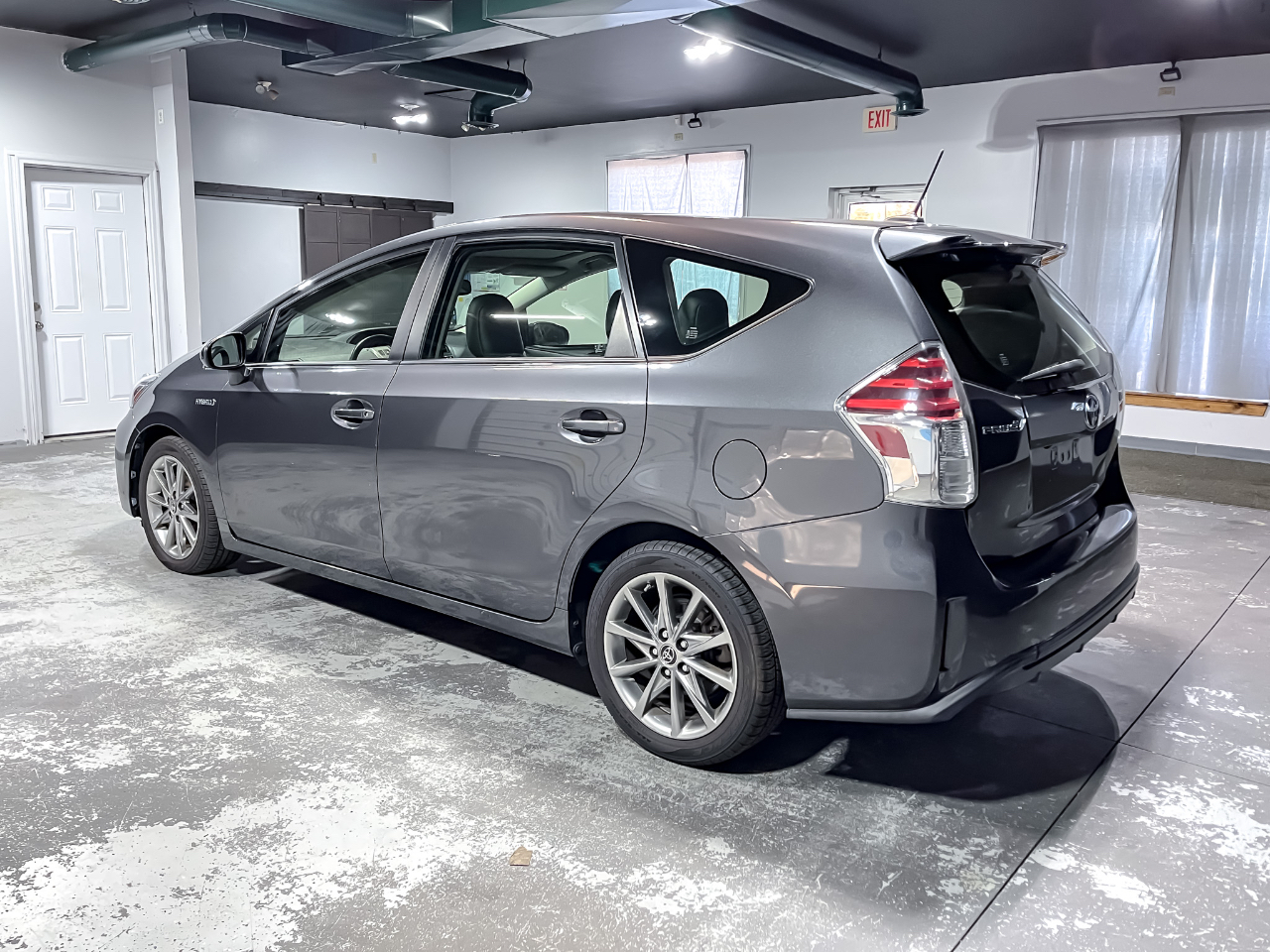 2017 Toyota Prius V Three photo 3
