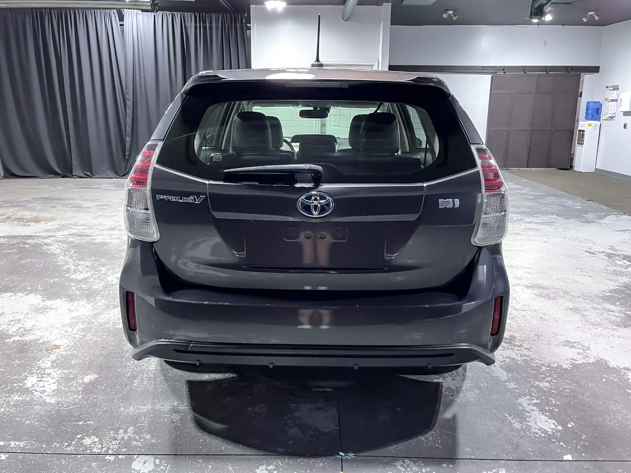 2017 Toyota Prius V Three photo 4
