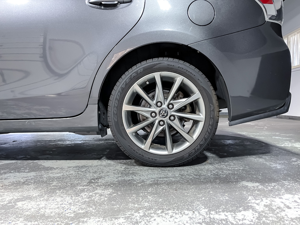 2017 Toyota Prius V Three photo 5