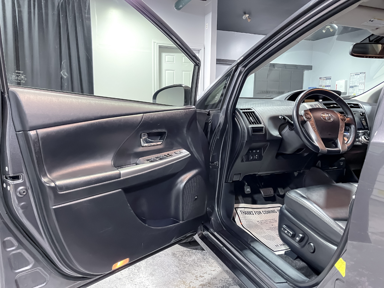 2017 Toyota Prius V Three photo 6