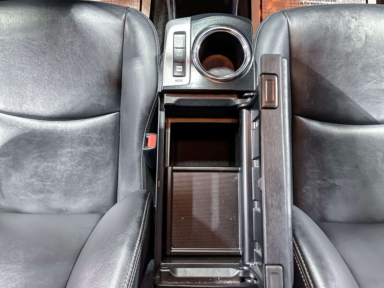 2017 Toyota Prius V Three photo 18