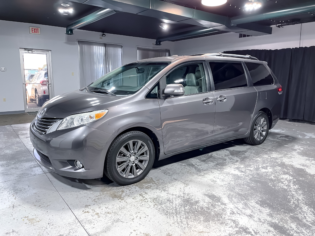2013 Toyota Sienna XLE photo 4