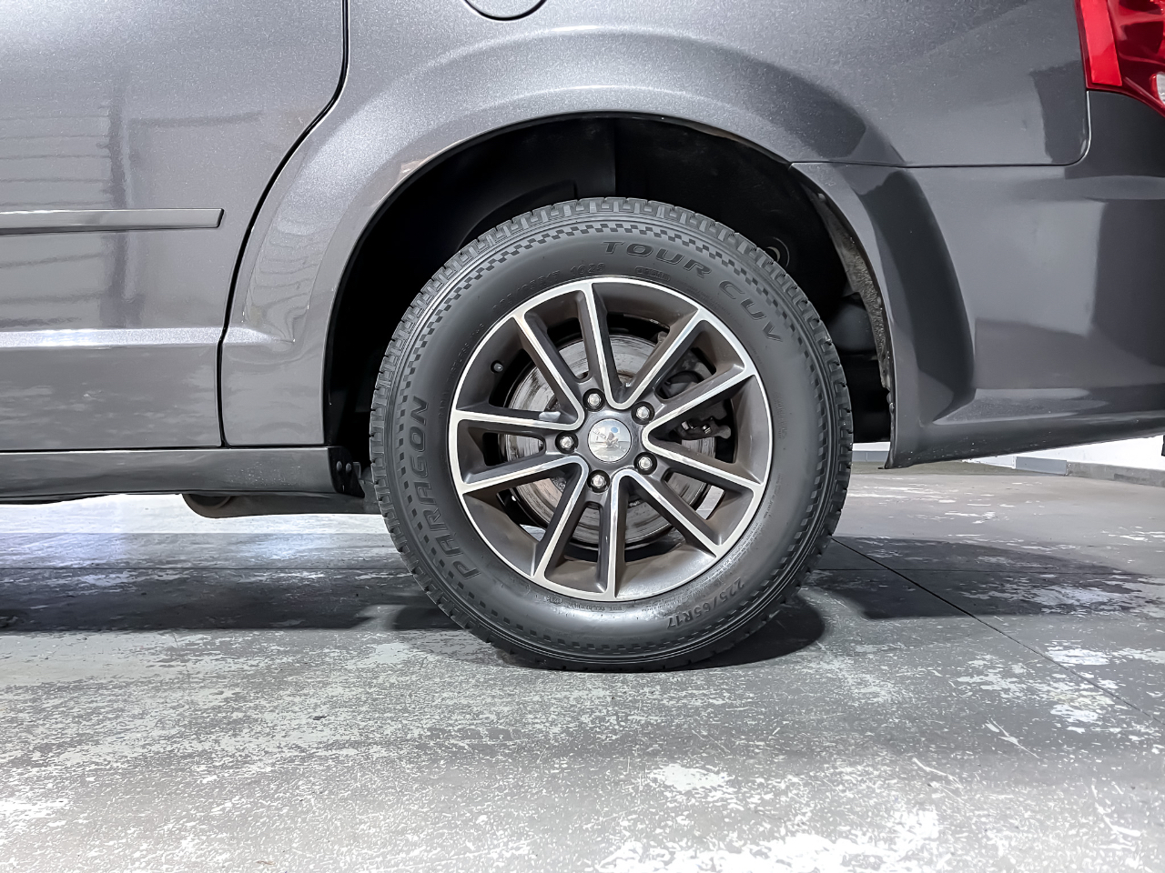 2017 Dodge Grand Caravan SXT photo 12