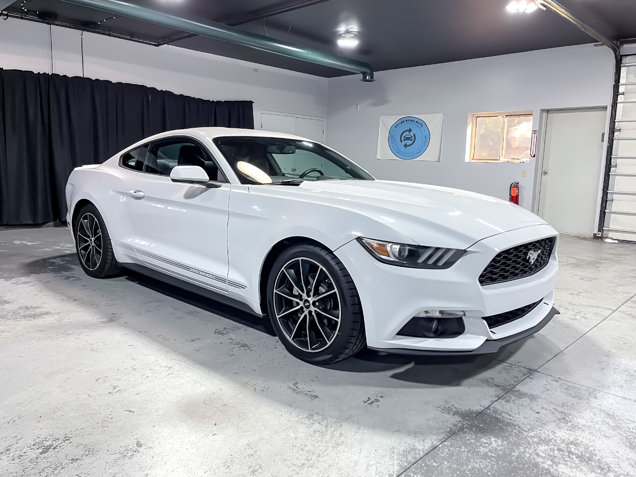 Ford Mustang EcoBoost Fastback 2017 Ford Mustang EcoBoost Fastback 2017