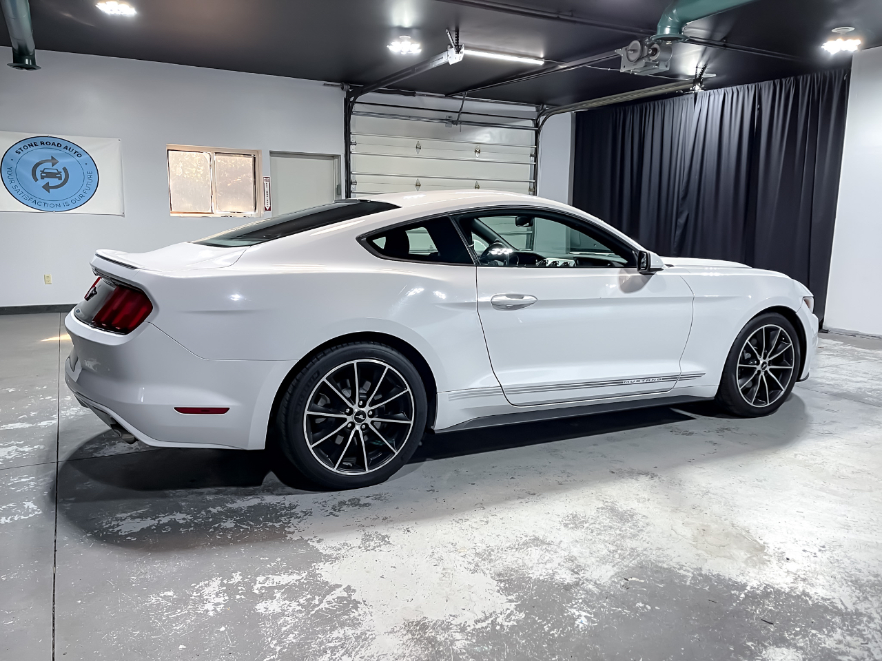 Ford Mustang EcoBoost Fastback 2017 Ford Mustang EcoBoost Fastback 2017