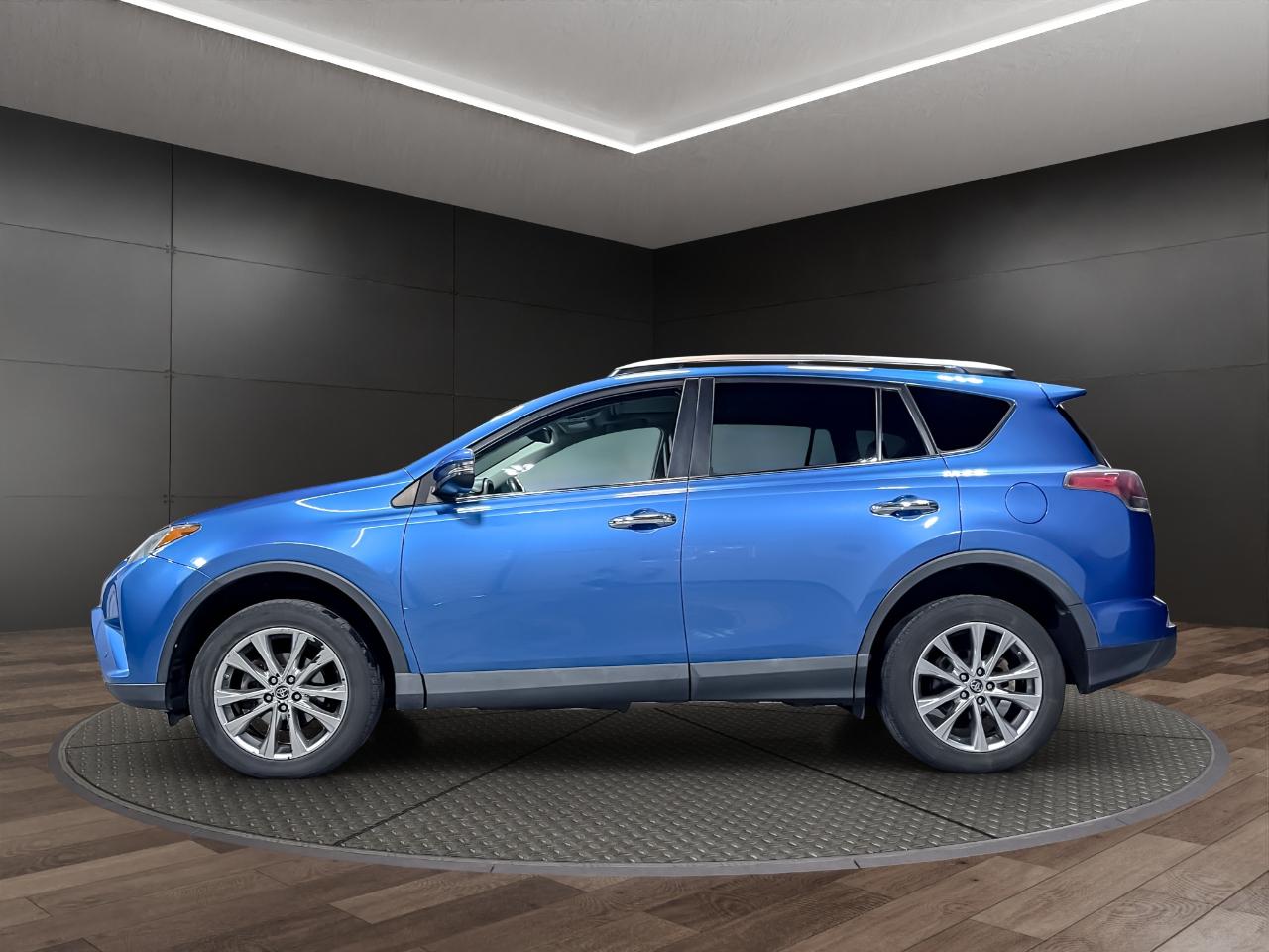 Toyota RAV4 Limited AWD (Natl) 2017