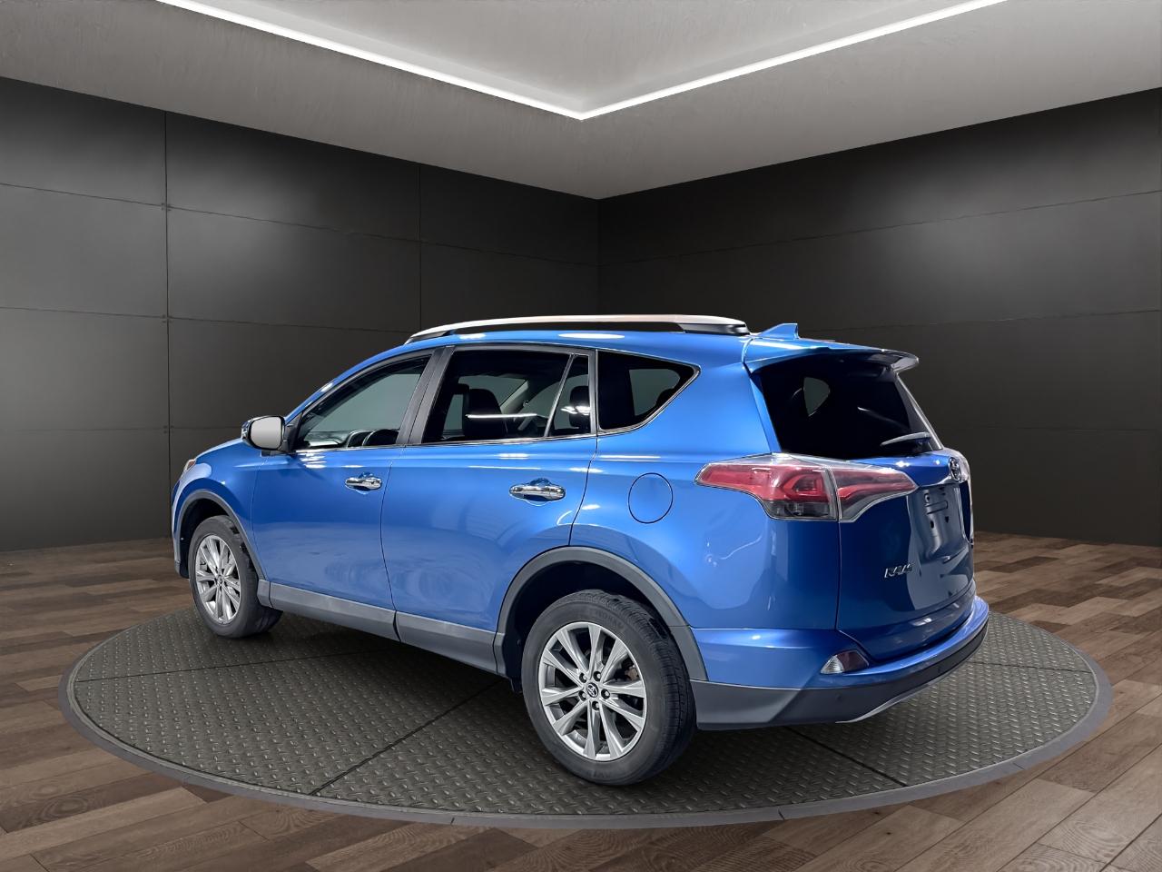 Toyota RAV4 Limited AWD (Natl) 2017
