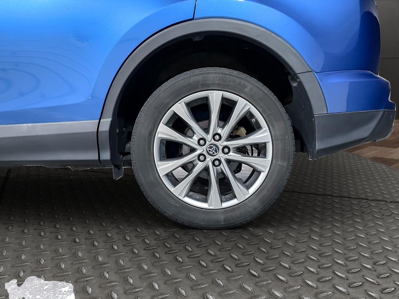 Toyota RAV4 Limited AWD (Natl) 2017