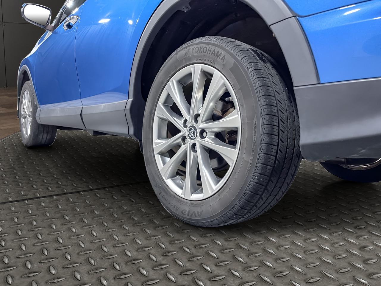 Toyota RAV4 Limited AWD (Natl) 2017