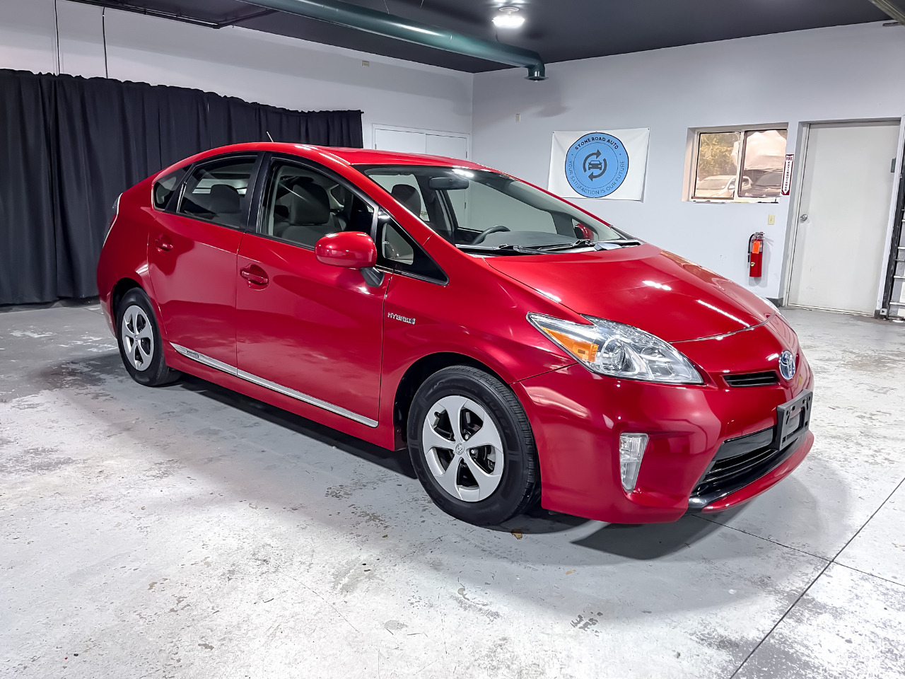 Toyota Prius 5dr HB Three (Natl) 2014 Toyota Prius 5dr HB Three (Natl) 2014