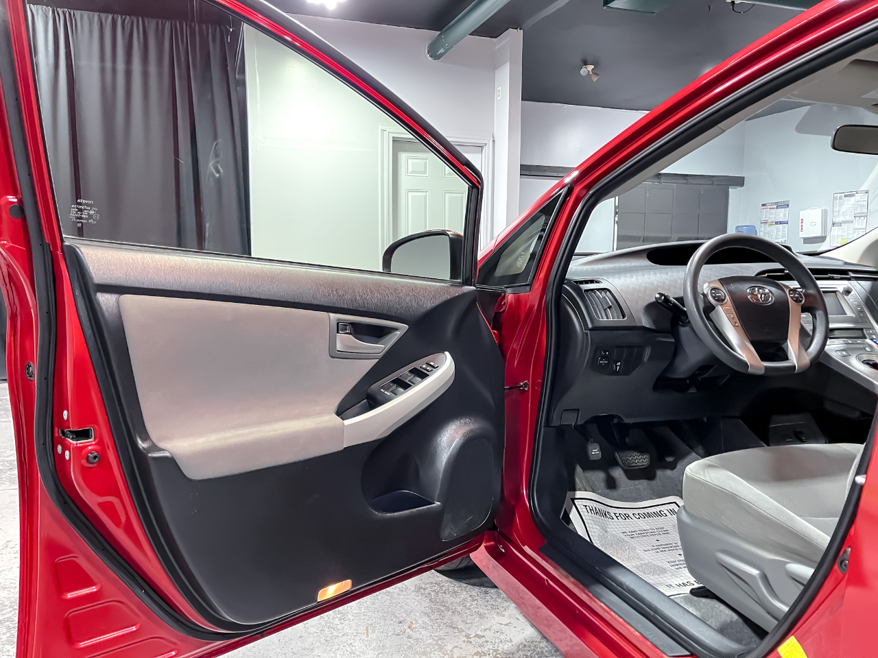 Toyota Prius 5dr HB Three (Natl) 2014 Toyota Prius 5dr HB Three (Natl) 2014