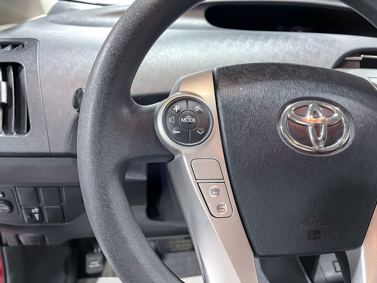 Toyota Prius 5dr HB Three (Natl) 2014 Toyota Prius 5dr HB Three (Natl) 2014