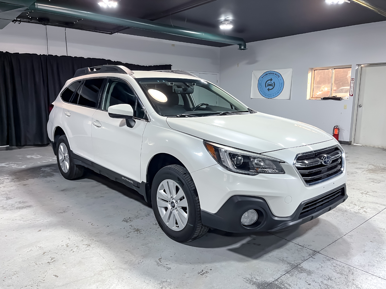 2019 Subaru Outback 2.5i Premium photo 2
