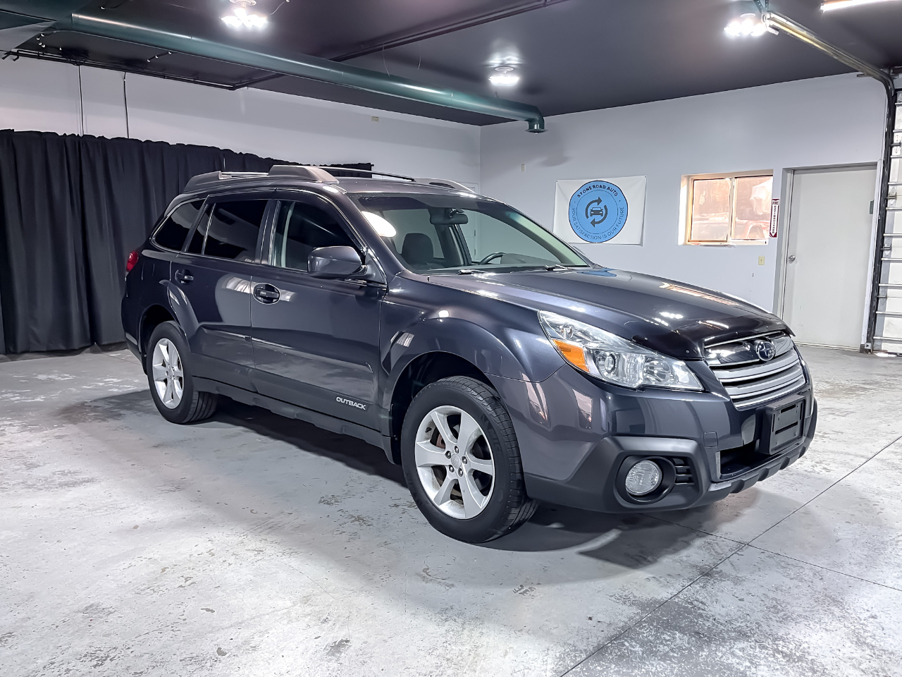 2013 Subaru Outback 2.5i Premium photo 2