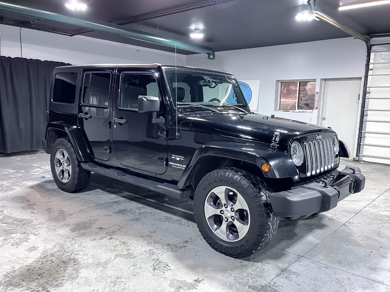 Jeep Wrangler Unlimited 4WD 4dr Sahara 2016